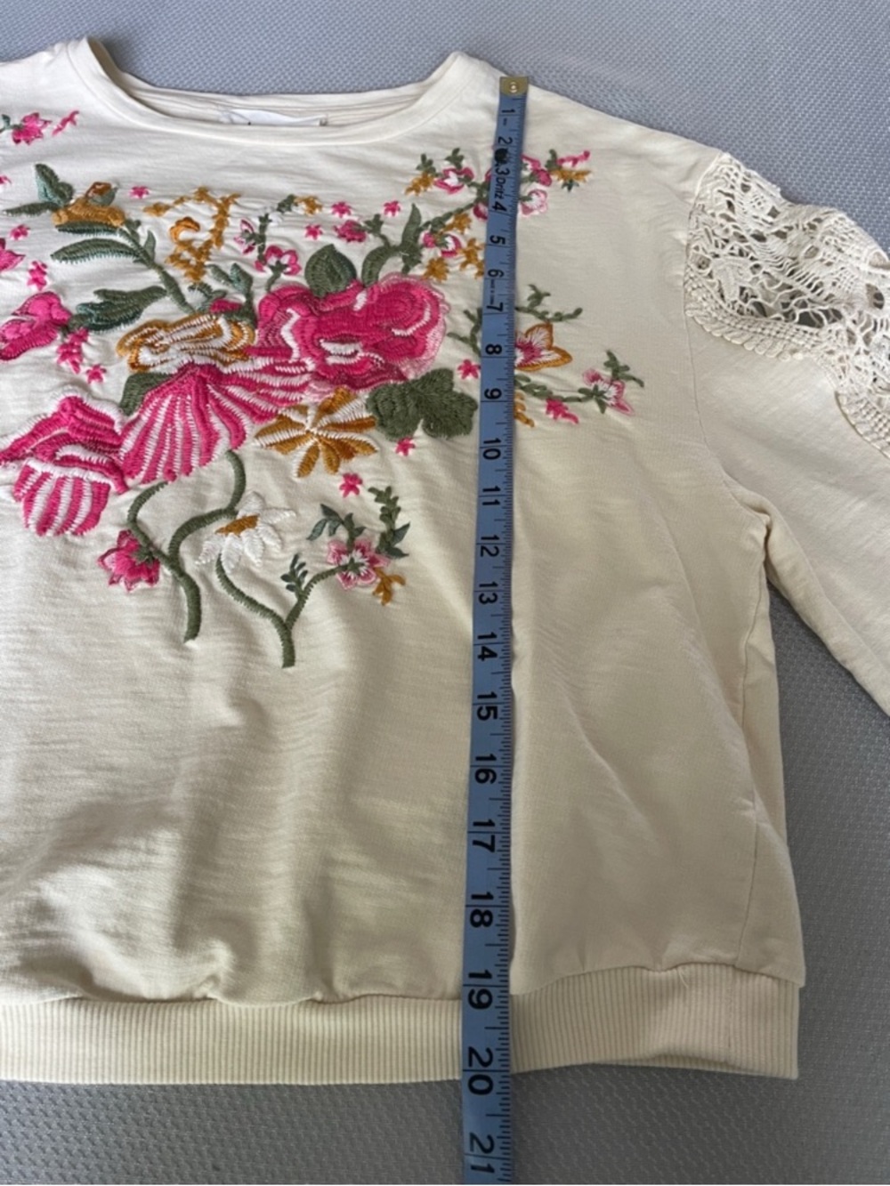 Anthropologie Cream Pullover Sweatshirt Pink/ Green Floral Embroidery Small - Picture 6 of 8